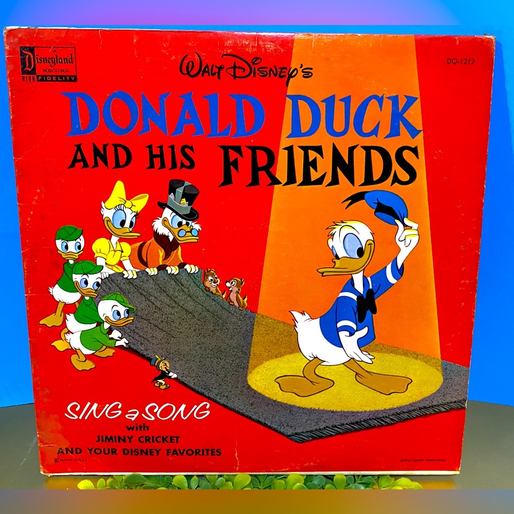 WALT DISNEY’S DONALD DUCK AND HIS FRiENDS 1963 DISNEYLAND VINYL RECORD DQ-1212